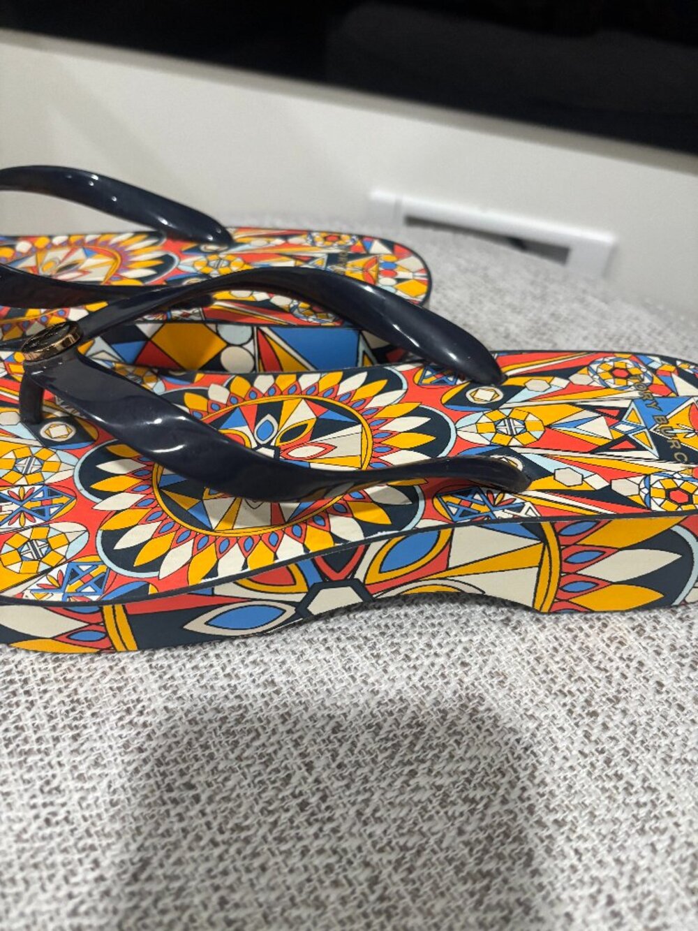 TORY BURCH PSYCHEDELIC GEO PATTERN WEDGE  SIZE 9 NEW - Picture 3 of 11